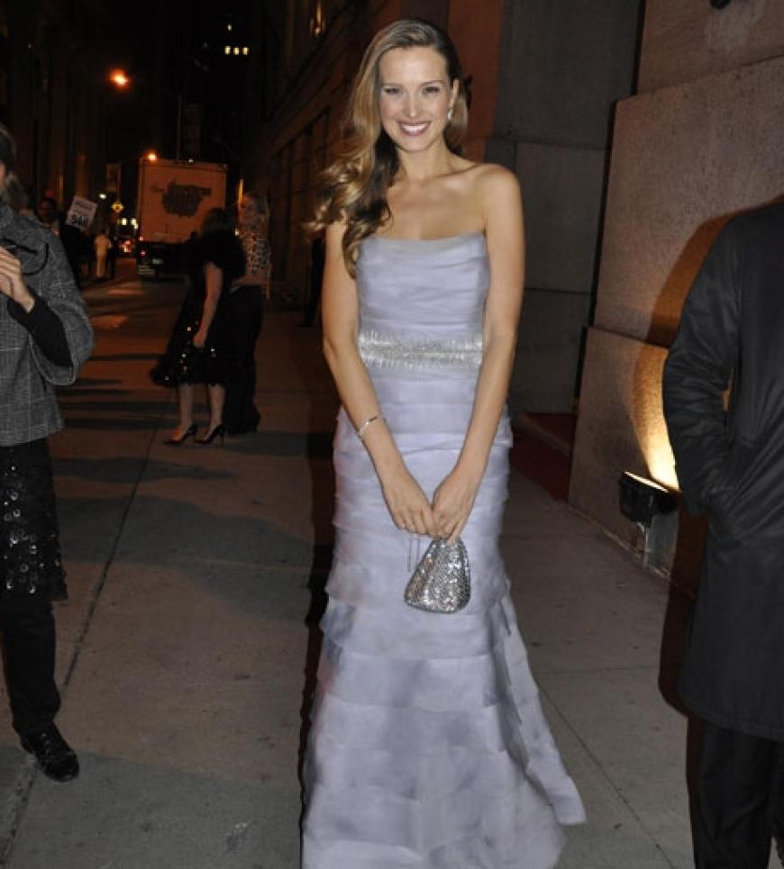 Wow, was für ein Anblick! In einer fliederfarbenen Robe zeigte sich Topmodel Petra Nemcova