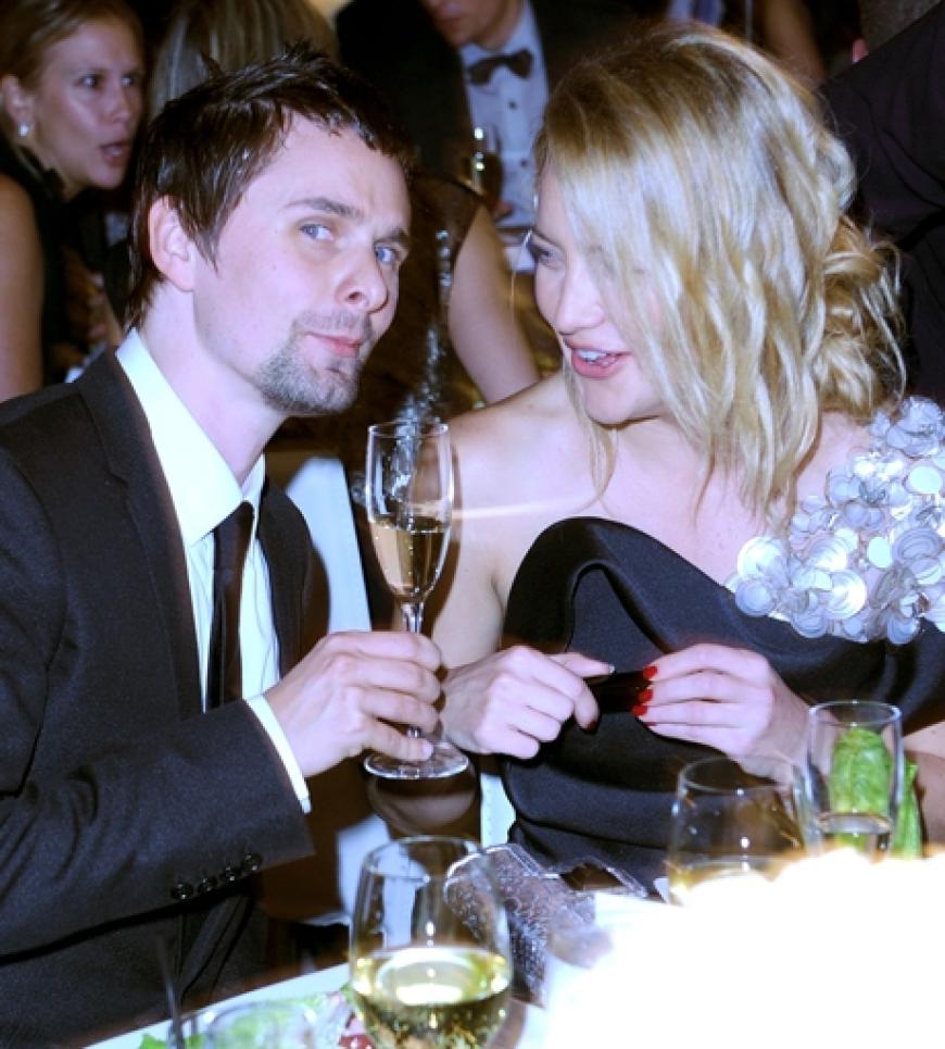 Kate Hudson schwebt auf Wolke sieben. Die Schauspielerin brachte zur Party ihren aktuellen Lover Matthew Bellamy mit