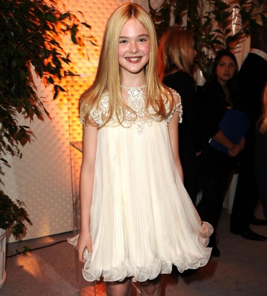 Die kleine Elle Fanning ist erst 12 Jahre alt, aber schon ein kleiner Star. Sie ist übrigens die Schwester von Dakota Fanning