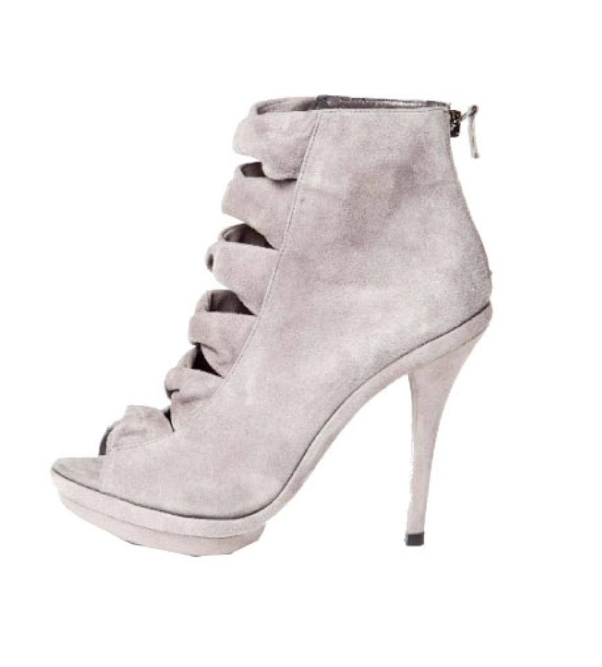 Cut-out-Heels von Hoss Intropia, ca. 320 Euro