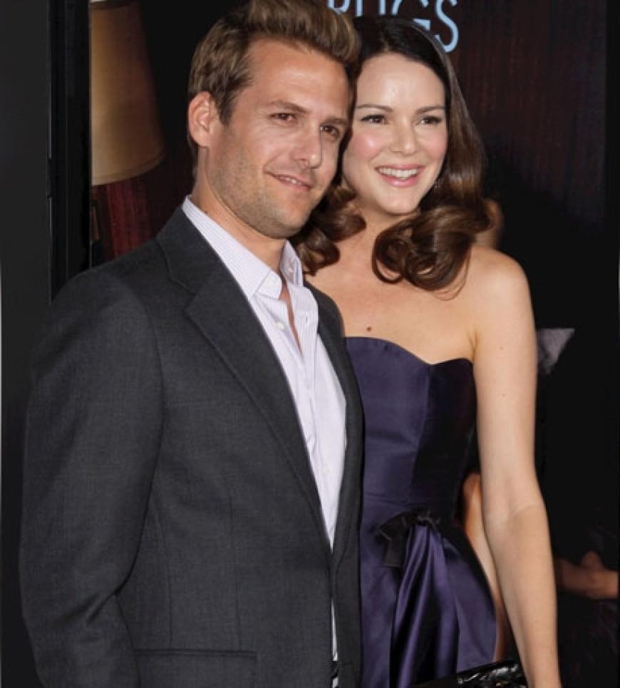 Verliebt! Das Ehepaar Gabriel Macht und Jacinda Barrett