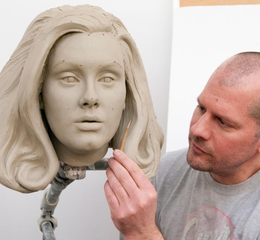 Sie ist der musikalische Überflieger - jetzt wird Adele endlich auch eine Wachsfigur im berühmten Madame Tussauds in London gewidmet. Noch ist das Duplikat in Arbeit - auf das Ergebnis müssen wir uns noch etwas gedulden