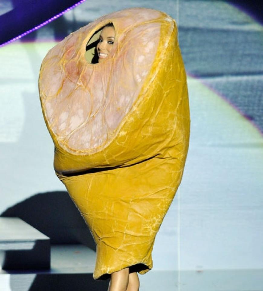 Die Anspielung auf Lady Gagas Fleischkostüm kam gut an