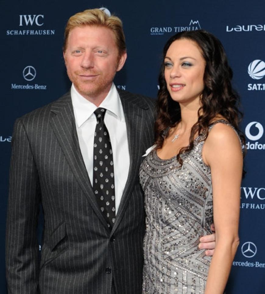 Boris Becker hält seine Ehefrau Lilly fest im Arm