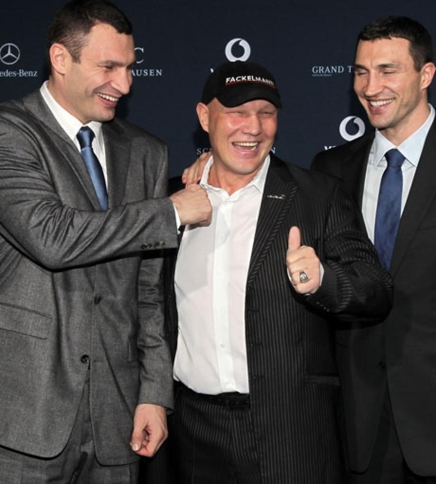 Box-Trio: Vitali und Wladimir Klitschko nehmen Axel Schulz in die Mitte