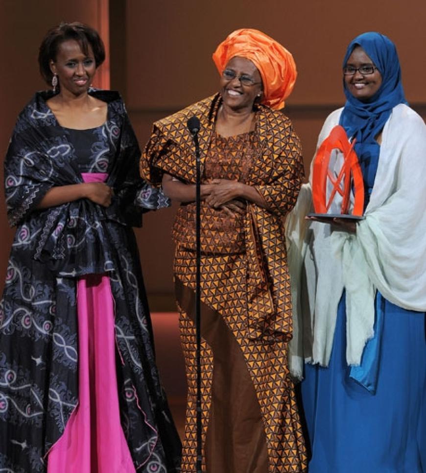 Dr. Hawa Abdi und ihre Töchter erhielten den Glamour-Preis für die Unterstützung von somalischen Flüchtlingen