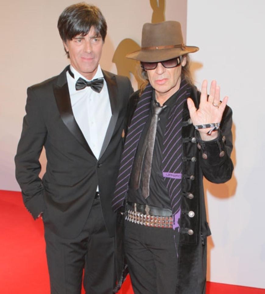 Zwei, die sich bestens verstehen: Jogi Löw mit Panikrocker Udo Lindenberg