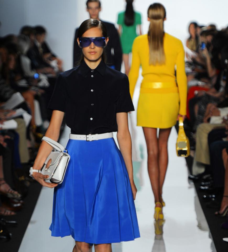 Typisch amerikanisch: sportliche Eleganz, die sich nicht in zu vielen Details verliert. Klare Farben und wenig Muster sind ein weiteres Merkmal seiner Spring/Summer Kollektion.