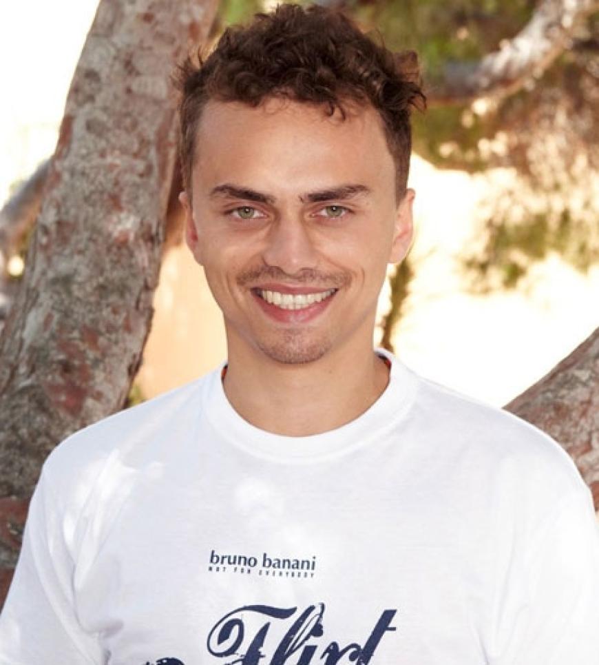 Jakub, 23, aus Polen: Jakub legt sich nicht fest, ist bereit für alles und neugierig auf alle. Und er verbiegt sich nicht, obwohl er das als Yoga-Begeisterter ziemlich gut kann. Er ist 23, genießt gute Gespräche ebenso wie wilde Partys