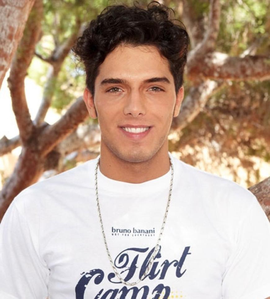 Yavuz, 19, aus der Türkei: Zurzeit bastelt Yavuz an seinem Abi (er lebt in Deutschland) und an seinen Flirtskills. Ob er im FLIRT CAMP die nötigen Tipps und Tricks bekommen hat?
