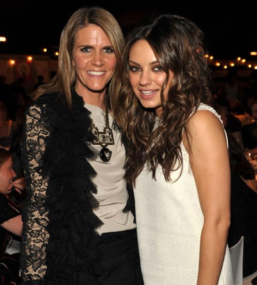 Keep smiling! Colleen Bell und Mila Kunis werfen sich in Pose