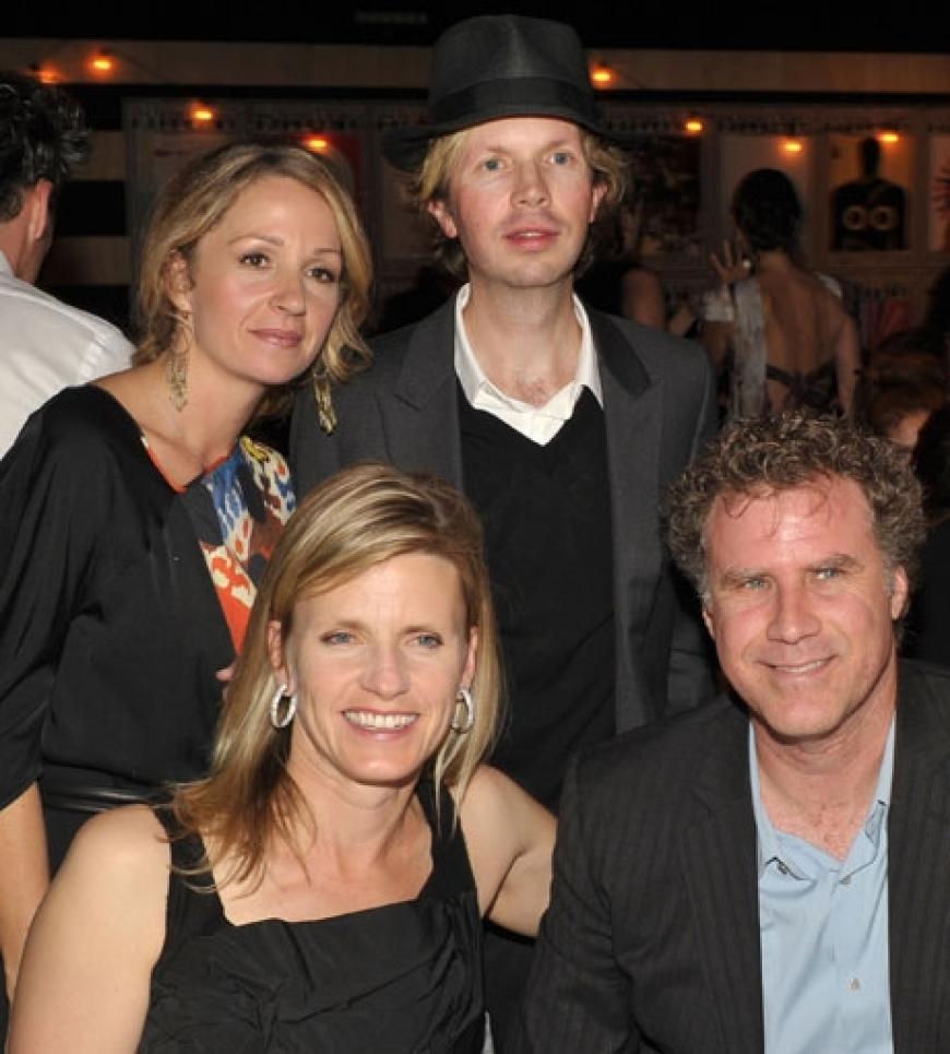 Beck und Ehefrau Marissa Ribisi mit Schauspieler Will Ferrell und dessen Frau Viveca Paulin