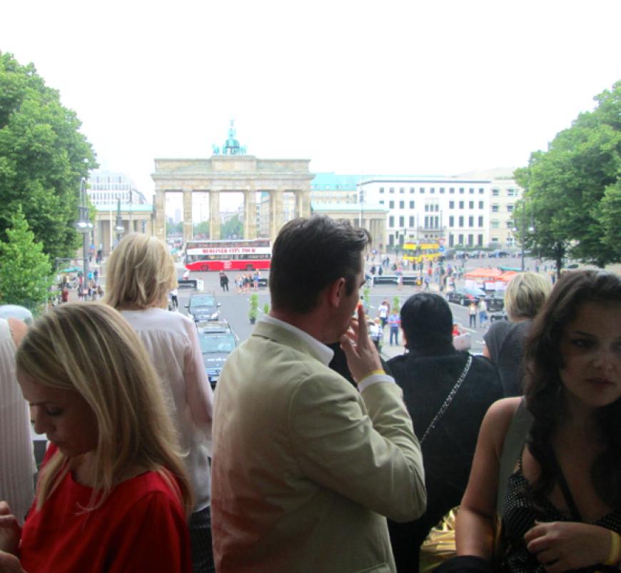 Tag 4 auf der Berlin Fashion Week: Hier der Blick aufs Brandenburger Tor von der VIP-Terrasse