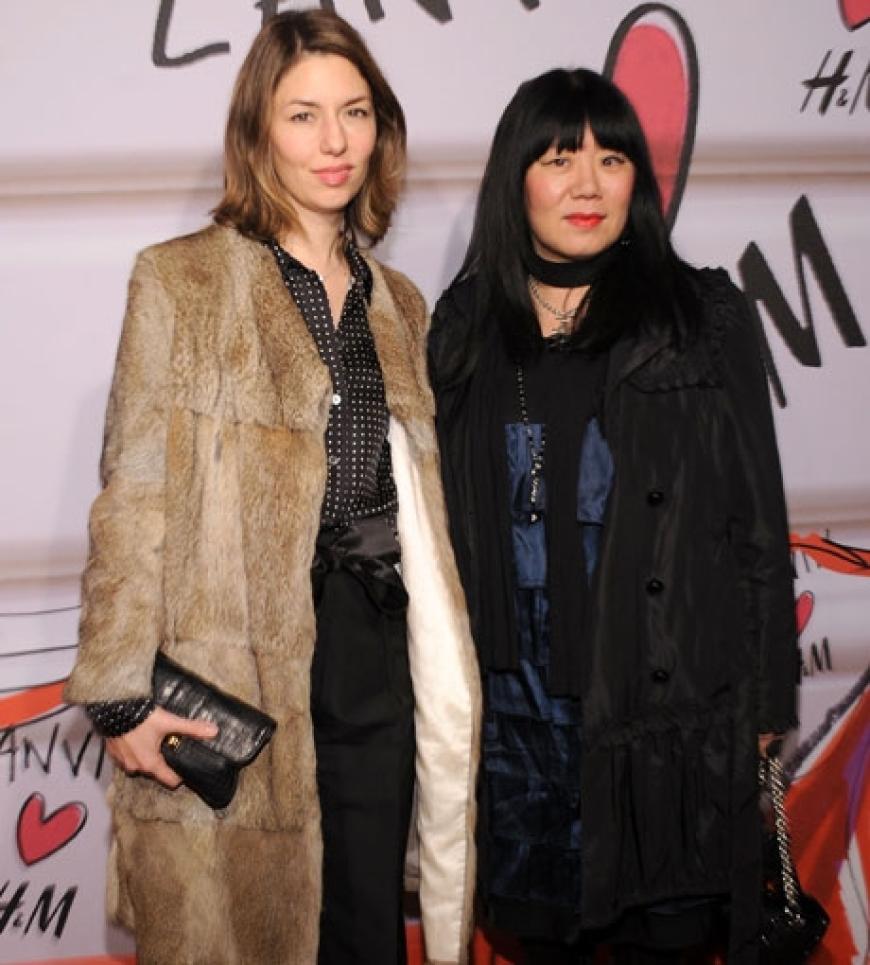Star-Regisseurin Sofia Coppola mit Designerin Anna Sui zeigte sich vorab schon begeistert von Elbaz Kreationen
