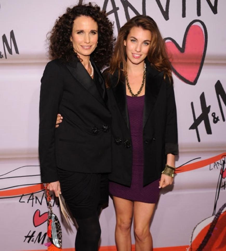 Fashionistas: Supermodel Andie MacDowell brachte ihre hübsche Tochter Rainey Qualley zur Show