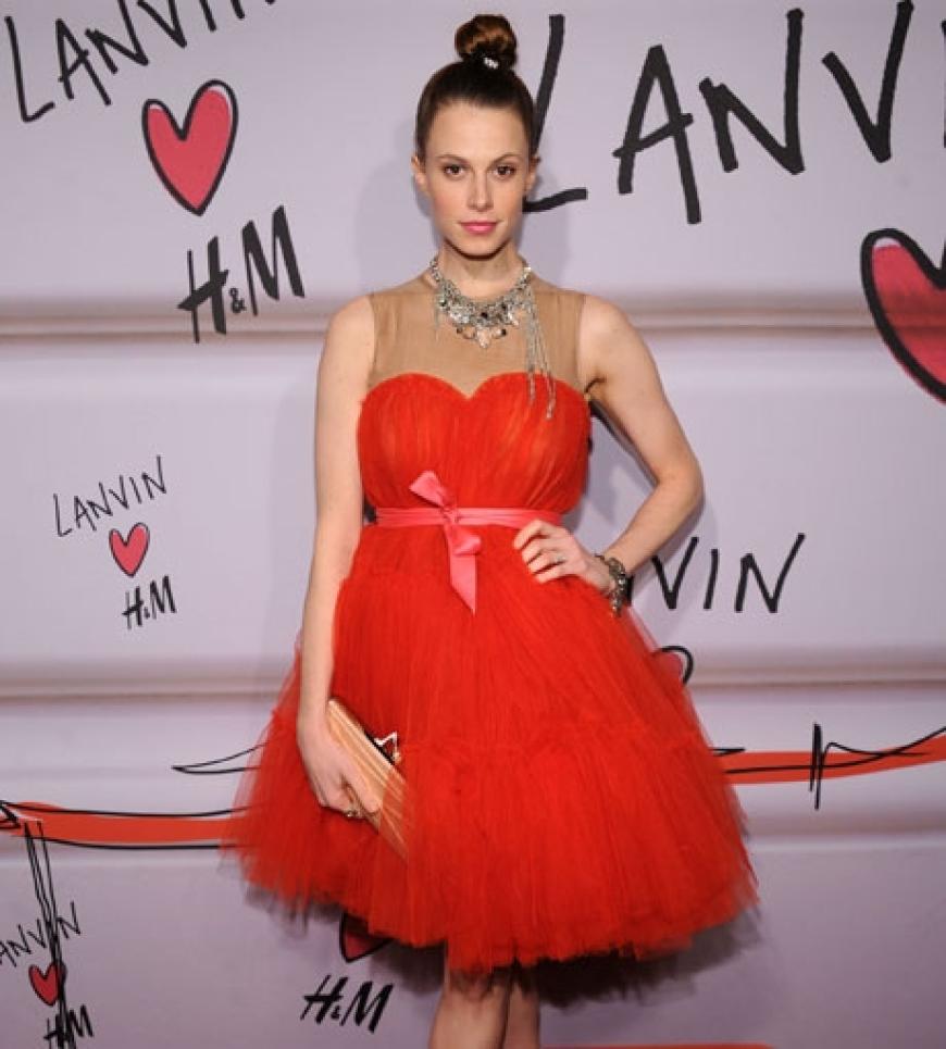 Süß: Topmodel Elettra Wiedemann in einer Elbaz-Kreation. Das Tüll-Kleid gehört zu den großen Highlights seiner Kollektion