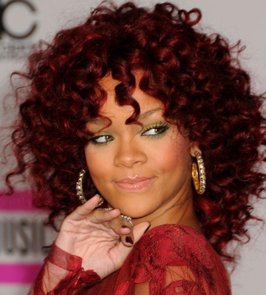 Rihanna wurde von den Zuschauern zur beliebtesten Künstlerin gewählt und durfte einen Award mit nach Hause nehmen. Gratulation!