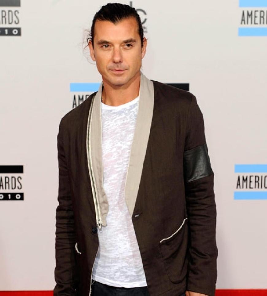 Kam ohne seine Frau Gwen Stefani. Sind sie etwa schon getrennt? Angeblich soll es bei Gavin Rossdale und Gwen kriseln