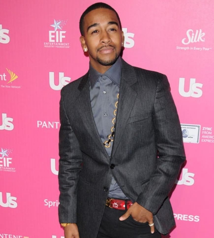Ganz seriös im Anzug. So kennt man US-Star Omarion selten