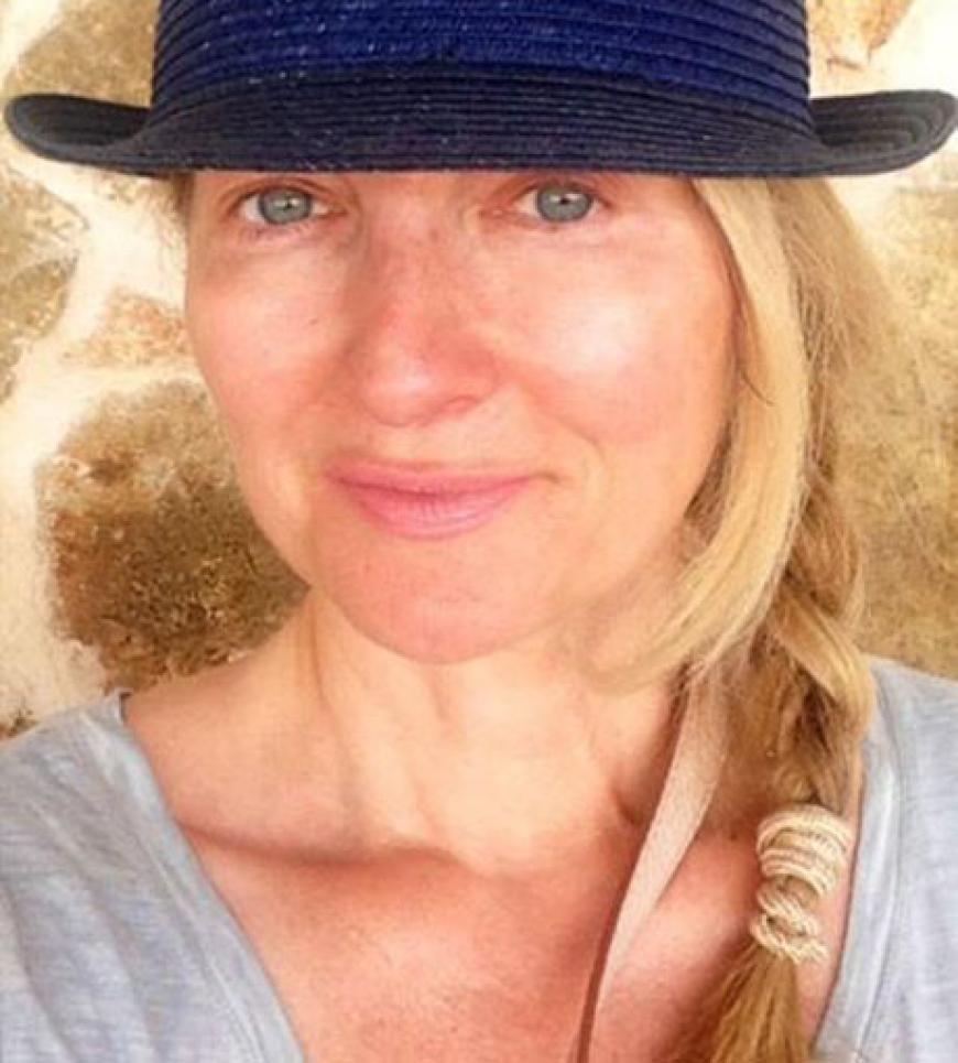 Frauke Ludowig macht den Trend auch mit. Erholt und mit neuen Sommersprossen meldet sie sich aus dem Urlaub zurück. Fans finden das Foto super!