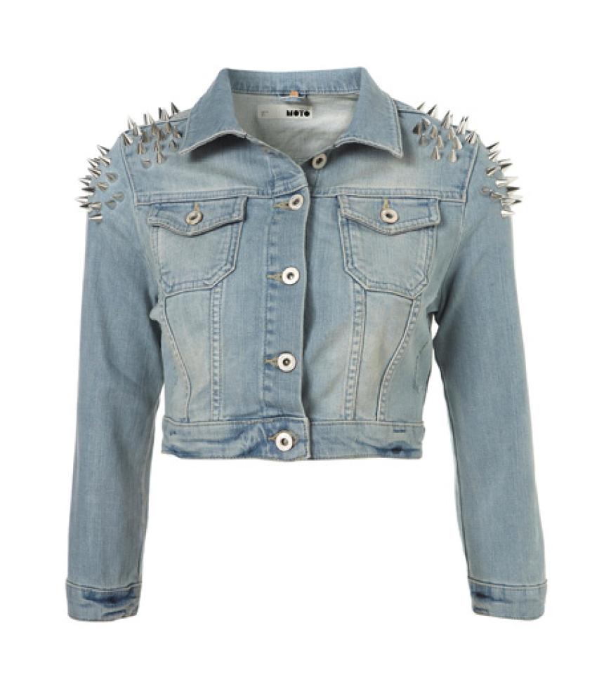 X Factor-Jurorin Demi Lovato fiel während der Show mit dieser Nieten-Jeansjacke von Motel auf. Erhältlich über topshop.com, ca. 80 Euro