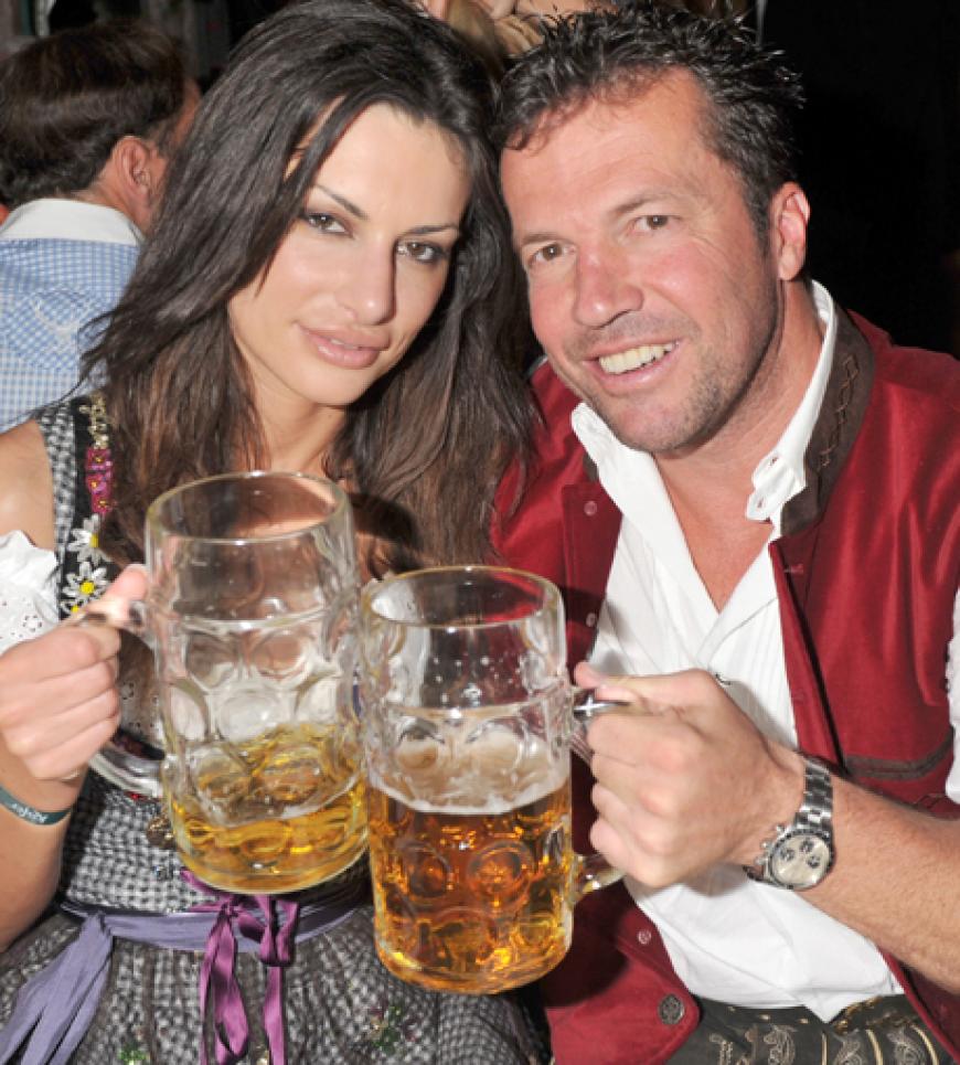 Ein alter Bekannter mit seiner neuen Flamme: Lothar Matthaeus und seine aktuelle Freundin Joanna Tuczynska durften natürlich nicht zum Wiesn-Auftakt fehlen
