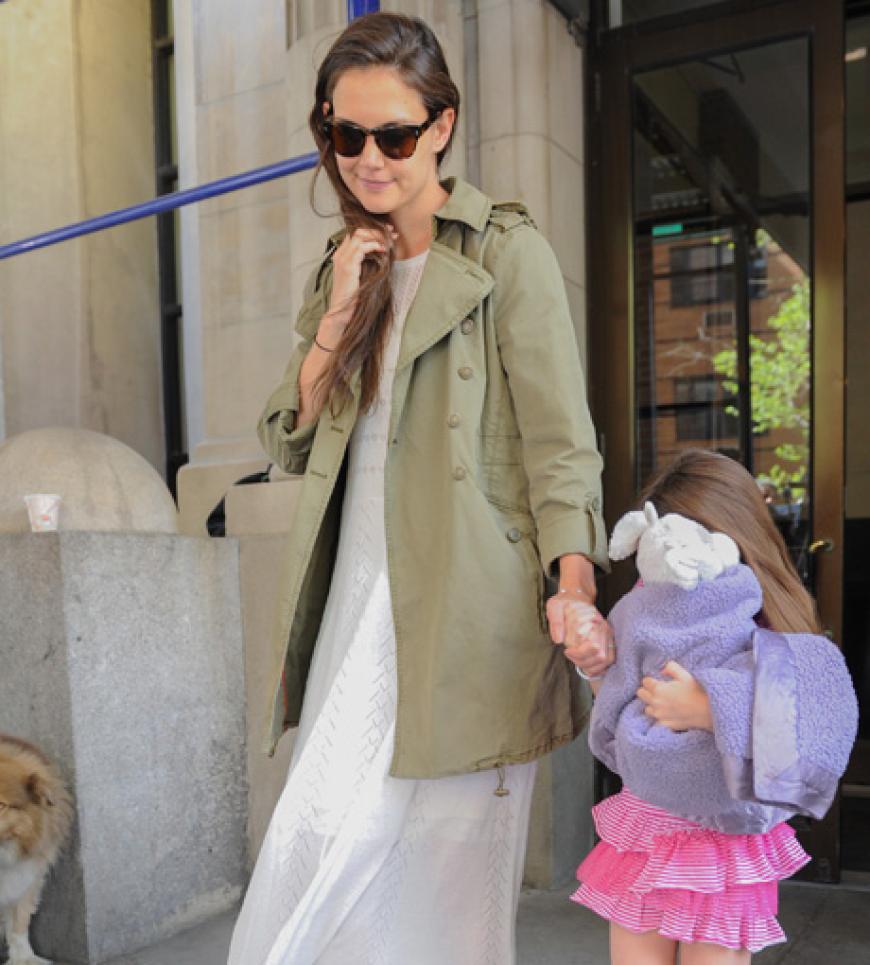 Nur einen Tag nachdem Katie Holmes die Scheidungspapiere eingereicht hat, zog sie mit Suri aus dem gemeinsamen Appartment in New York aus. Doch wie geht es nun weiter?