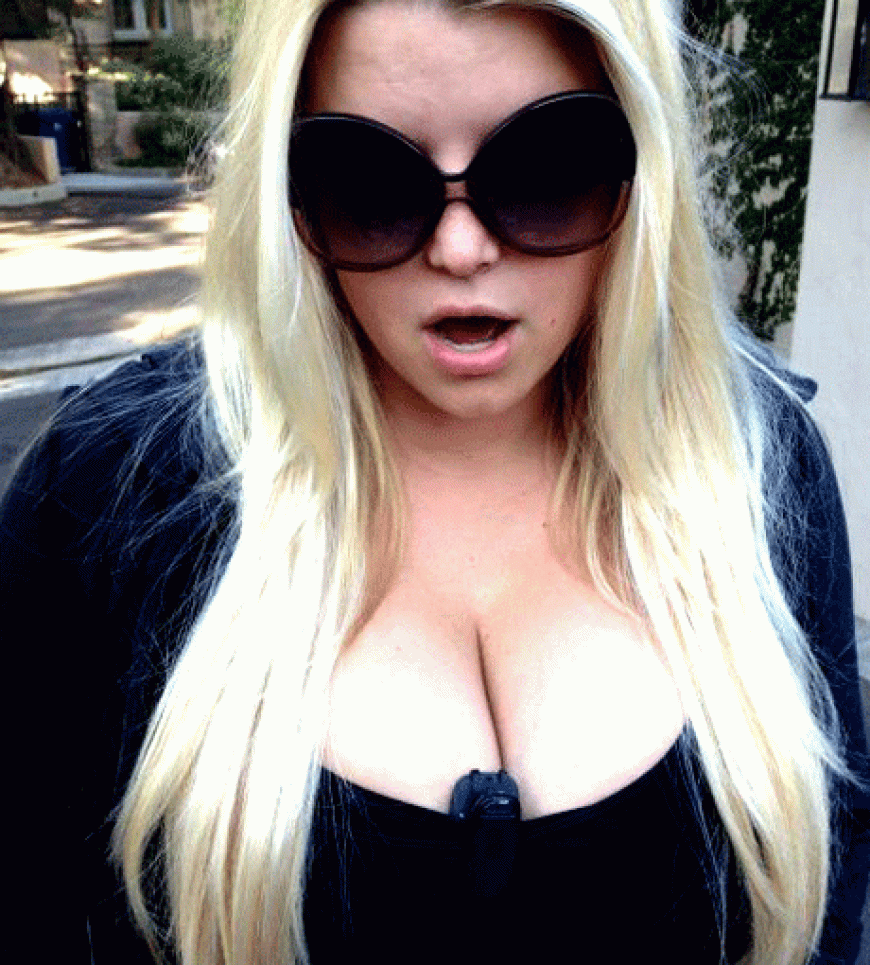 Die frischgebackene Mama Jessica Simpson gewährt tiefe Einblicke
