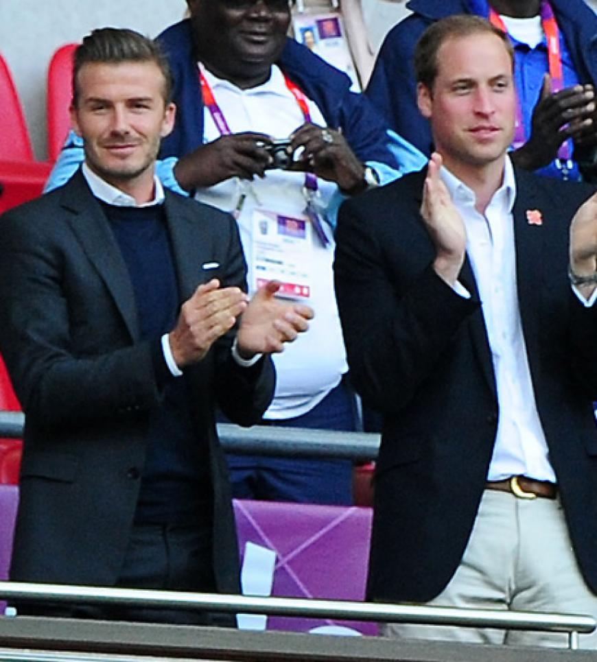 David Beckham und Prinz William feuern den britischen Tennisstar Ryan Giggs in der Wembley Arena an