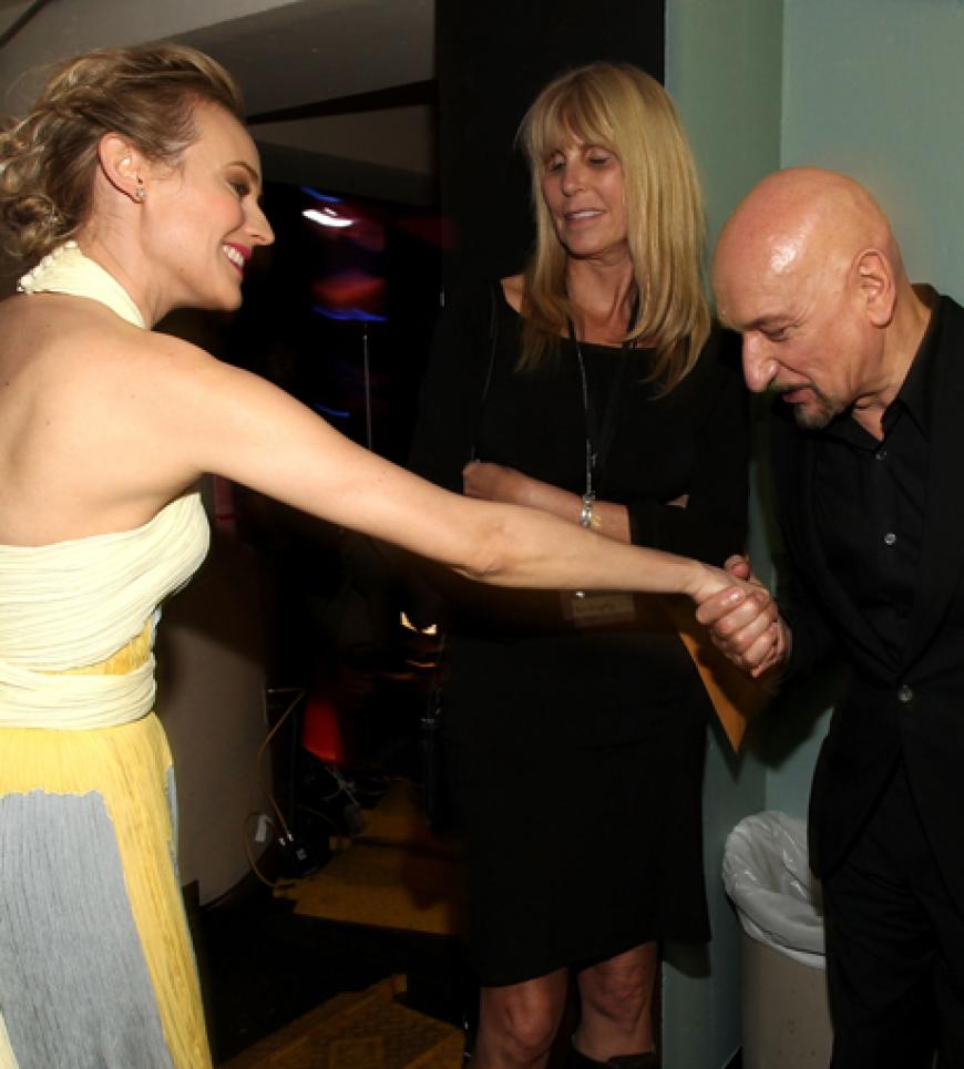 Was für eine Begrüßung: Ben Kingsley verneigt sich vor Diane Kruger