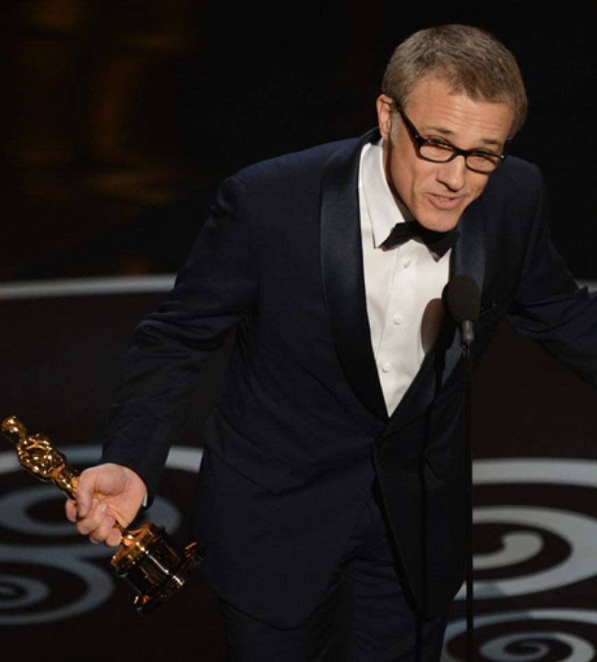 Die erste Auszeichnung des Abends wird verliehen: Der Oscar für