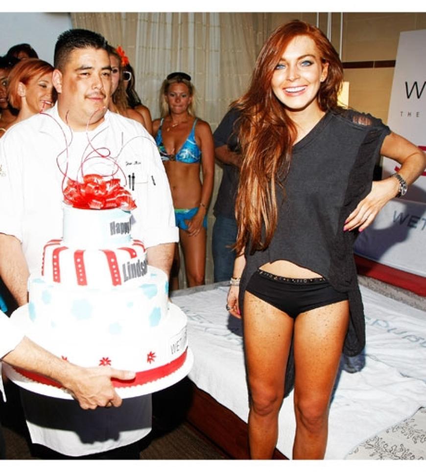 Übrigens, Linsay wechselte bei der Party mehrmals ihren Bikini