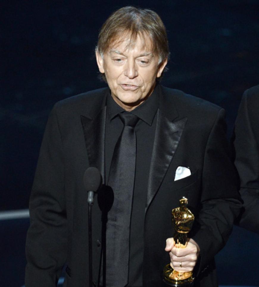 Andy Nelson bedankt sich für die goldene Statue für