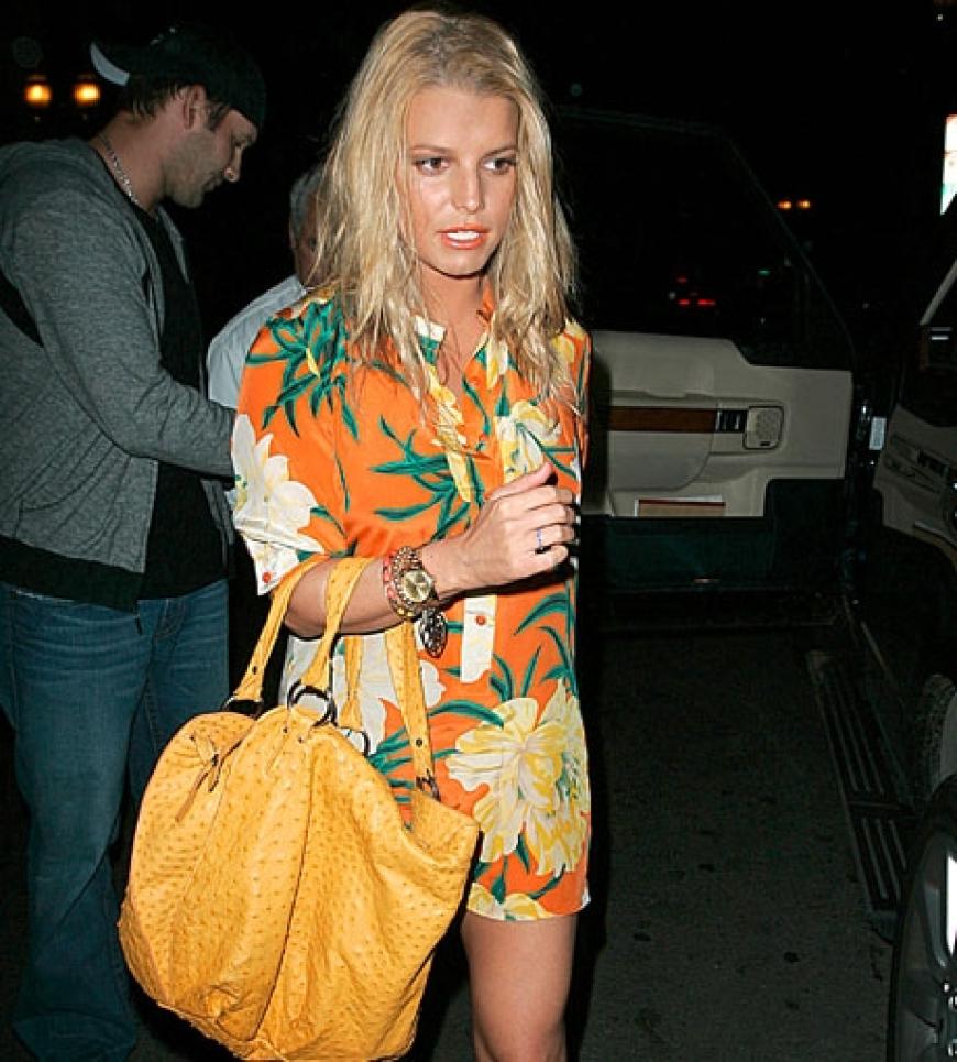 Ihr Jo-Jo-Gewicht machte in den letzten Monaten Schlagzeilen. Jessica Simpson hat sich aktuell wieder auf Jeansgröße 26 gehungert. Sie soll 60 Kilo wiegen