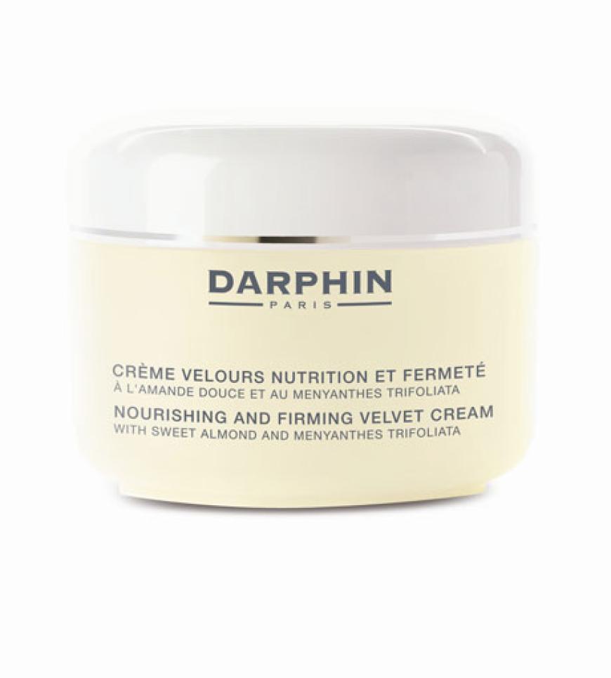 Wer samtig weiche und gestraffte Haut möchte, bitte jetzt die Ohren spitzen. Die neue Körpercreme von Darphin pflegt dank kostbarer Mandel-Extrakte und organischer Sheabutter und die Haut duftet dezent nach Vanille. Noch Fragen?