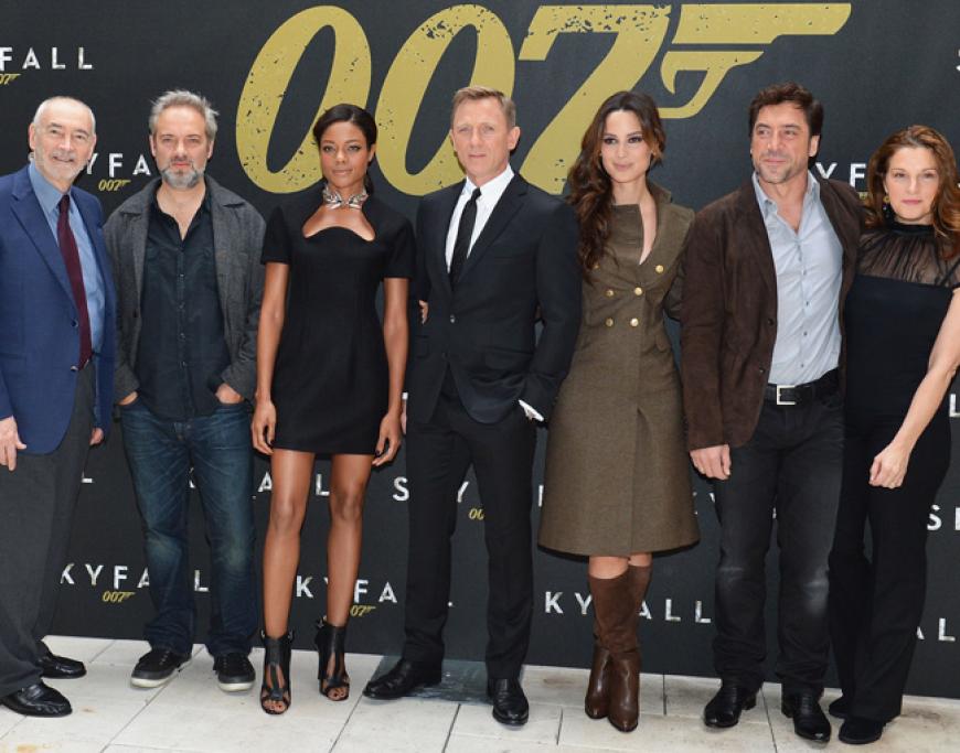 Produzent Michael Wilson, Regisseur Sam Mendes und die Schauspieler(innen) Naomie Harris, Daniel Craig, Bernice Marlohe, Javier Bardem sowie Produzentin Barbara Broccoli
