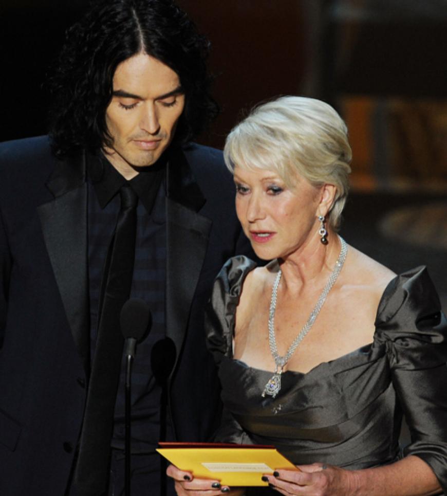 Aber auch die Laudatoren, wie hier Russell Brand und Helen Mirren, zeigten sich von ihrer lustigen Seite