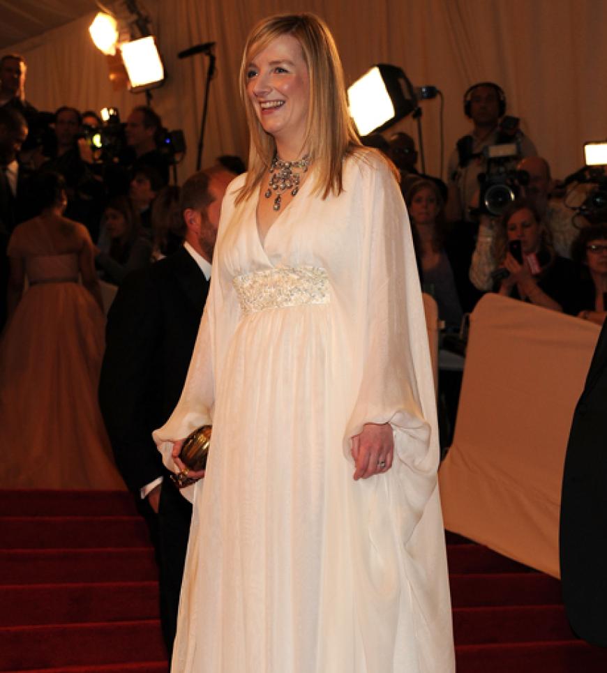 Alexander McQueen-Chefdesignerin Sarah Burton ist spätestens seit ihrem Hochzeitskleid von Kate Middleton ein gefragter Superstar. Die Met Gala wurde ebenfalls zugunsten des verstorbenen Designers Alexander McQueen veranstaltet