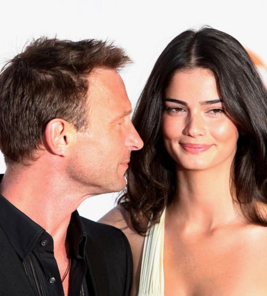 Im März hatte sich der 47-Jährige nach 12 gemeinsamen Jahren von Freundin Lena Rolin getrennt. Bereits kurz darauf wurde er an der Seite des 27-jährigen Models gesichtet