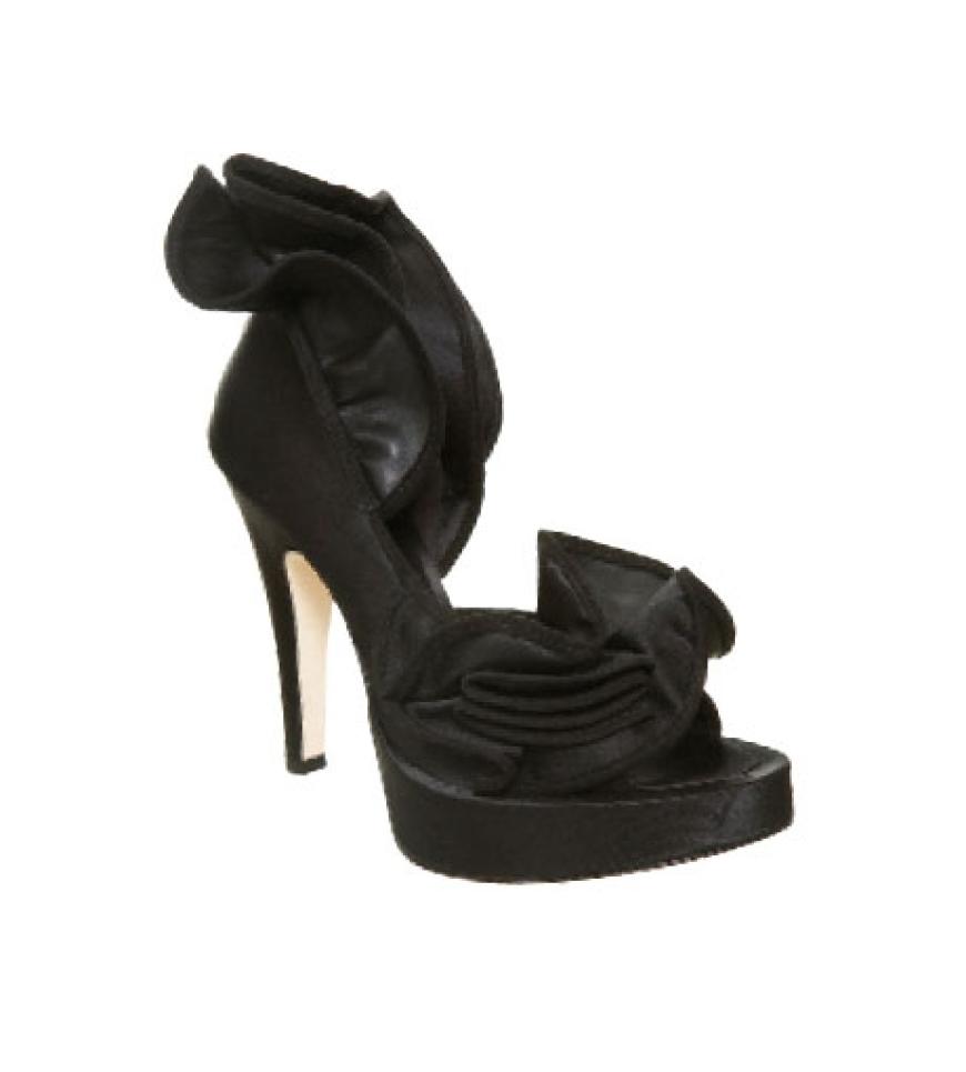 Plateau-Pumps mit dekorativen Rüschen von Topshop, ca. 60 Euro