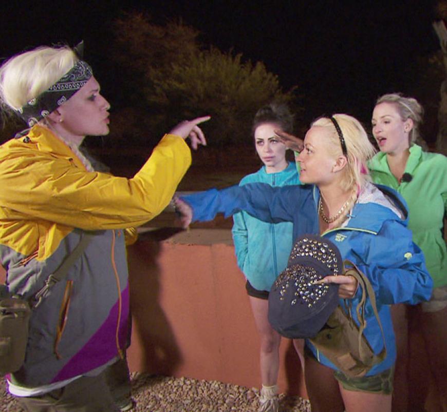 Jordan Carver (r.) und Sarah Knappik (li.) bekommen sich in der Folge vom 14.8. in die Wolle.