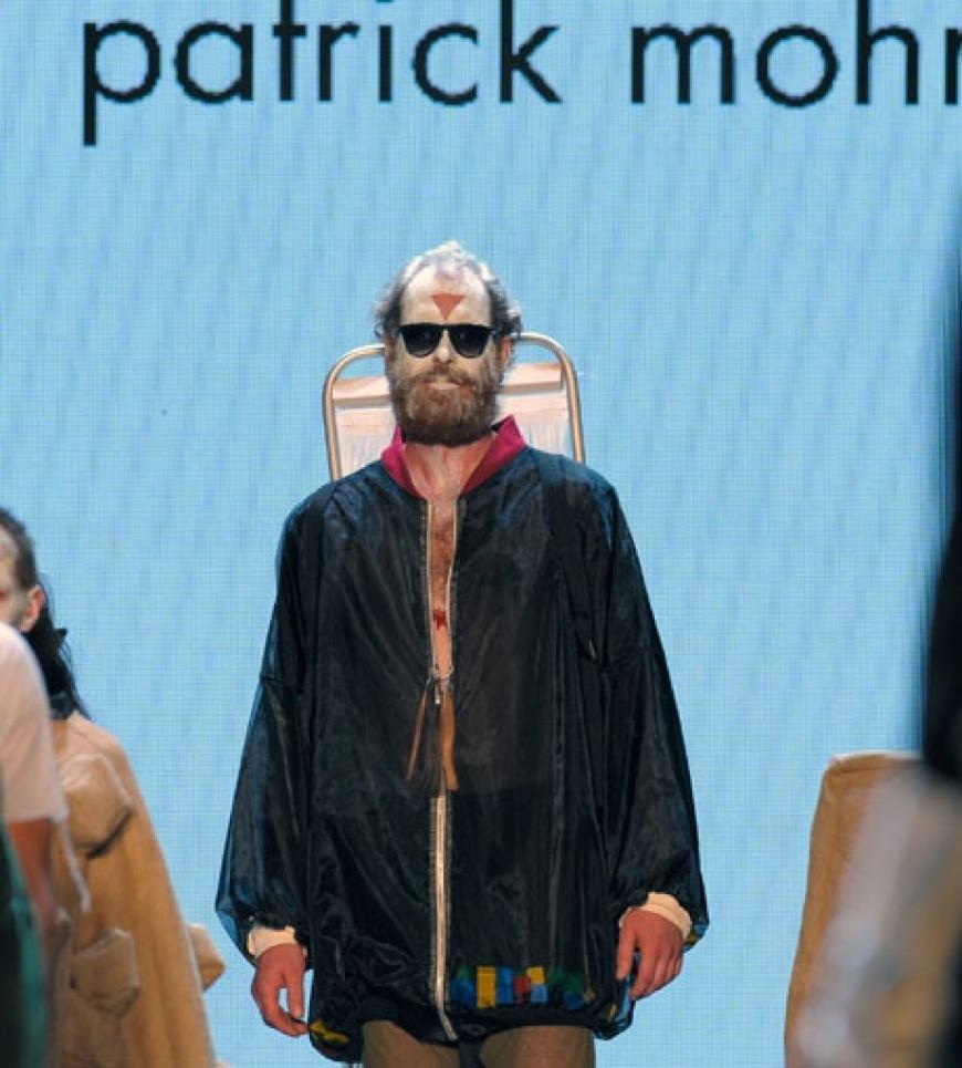 Ganz schön schräg: Models präsentierten am Mittwoch die Kollektion des Modelabels