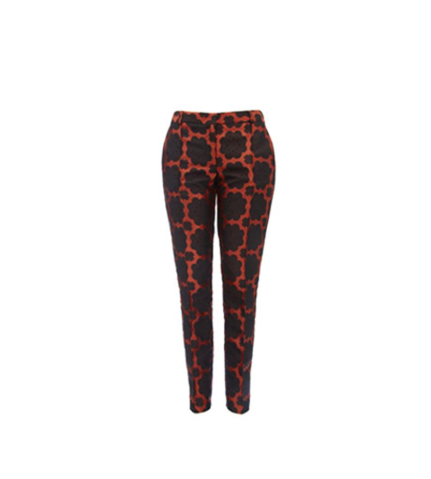 Die Jaquard-Hose könnt ihr über asos.de für ca. 50 Euro bestellen