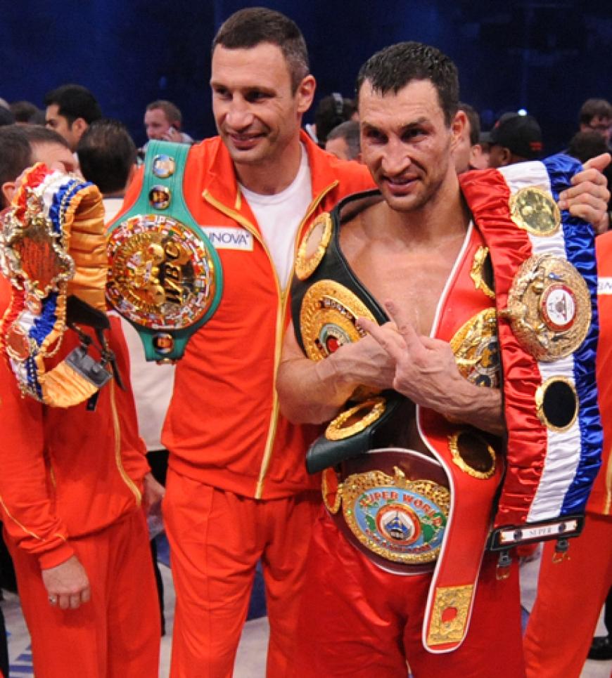 Die Box-Brüder Vitali und Wladimir Klitschko sind nun im Besitz der vier wichtigsten Gürtel in der Schwergewichtsklasse