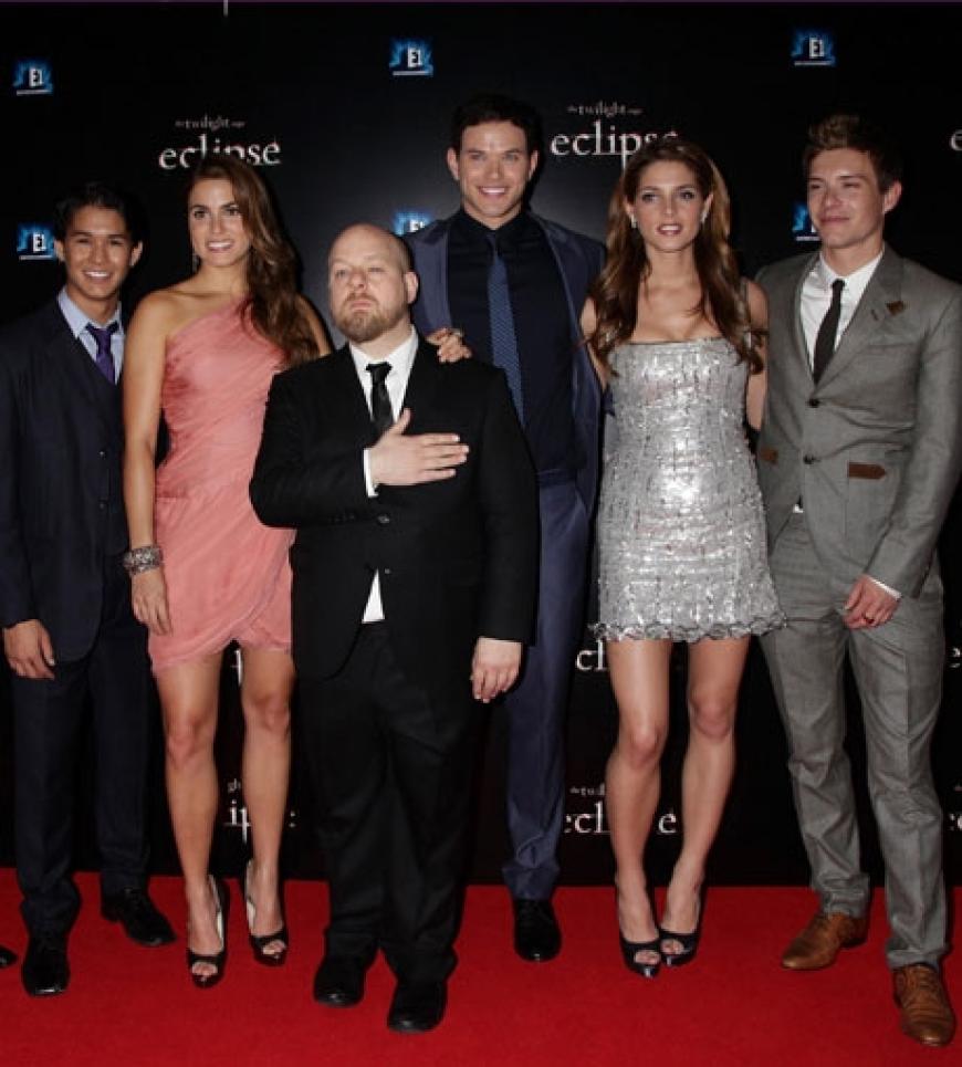 Wie eine Familie: Nachdem im Oktober 2009 die letzte Klappe fiel, feierte das ganze Team eine riesige Abschiedsparty. Immerhin verbrachten sie einige Monate eng zusammen