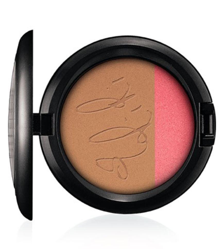 Mit dem Powder Blush Duo âHibiscus Kiss
