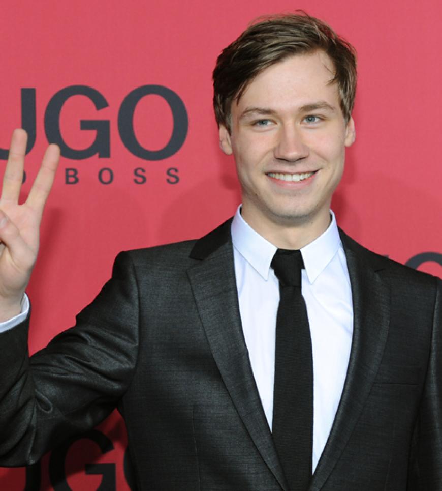 Gut gelaunt spaßte Jungschaupieler David Kross mit den Fotografen am roten Teppich herum