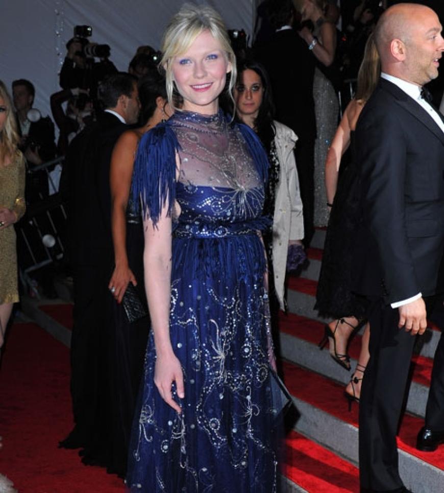 Top oder Flop? Kirsten Dunst wählte ein sehr extravagantes Fransen-Kleid