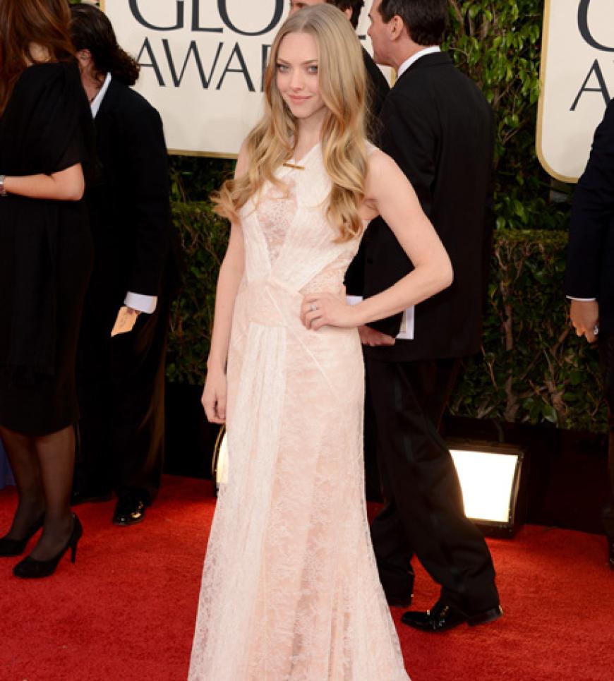 Romantic-Look: Hollywood-Beauty Amanda Seyfried in einer nudefarbenen Robe von Givenchy