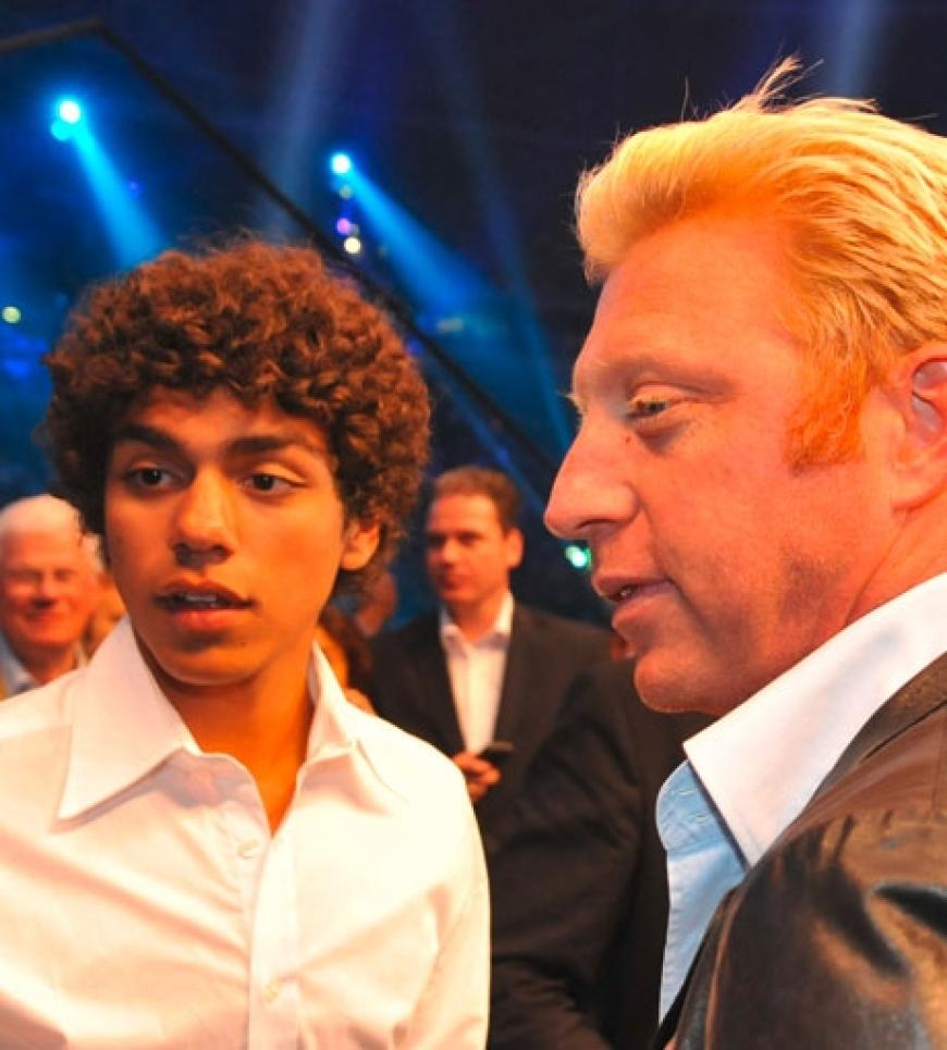 Pikant: Auch Boris Becker war mit seinem ältesten Sohn Noah zum Boxkampf erschienen. Das er auf seine Ex-Verlobte Sandy Meyer-Wölden traf, nahm er mit Humor